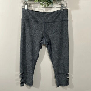 Scorpio Sol Capri Yoga Legging Black and Gray Marled Strap Detail M